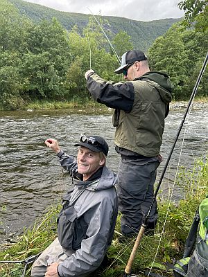 Endre og Vebjørn i Ivarhølen, Storelva